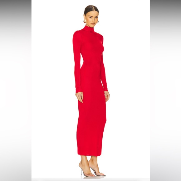 Maxi knit dress in red | L’Academie - Picture 3 of 6